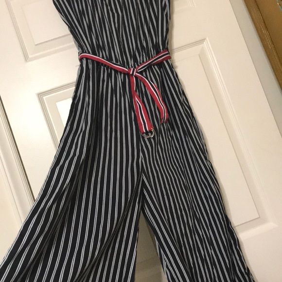 Striped and strapless jumpsuit with belt - Picture 3 of 4